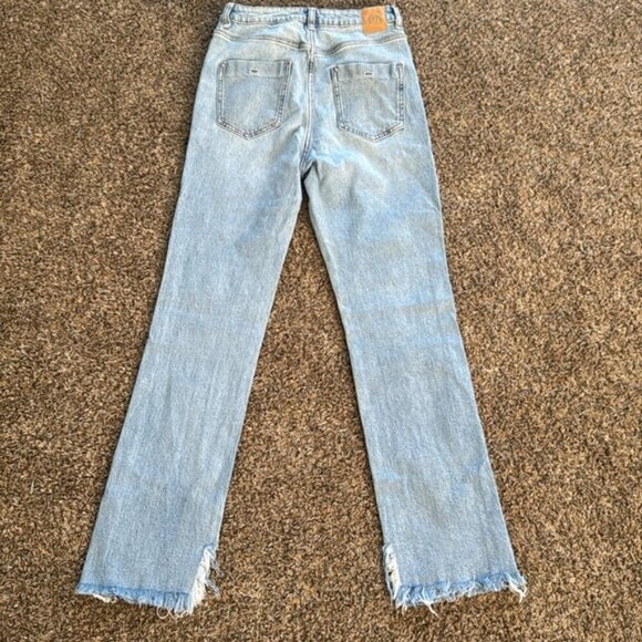 Zara 2 Light Wash High Rise Straght Fray - Picture 8 of 9